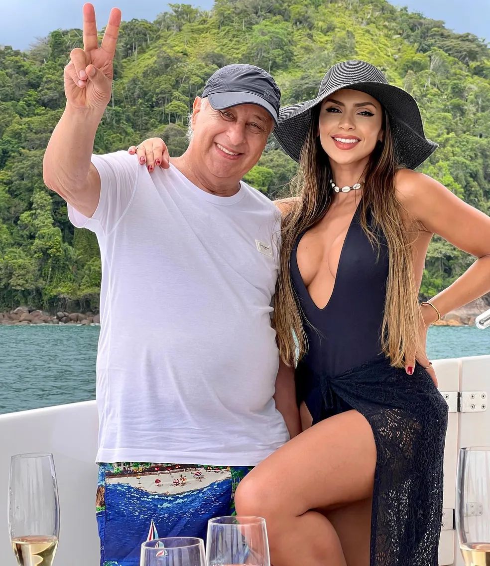 No momento, você está visualizando CLARA E MARCO MOSTRAM AMOR