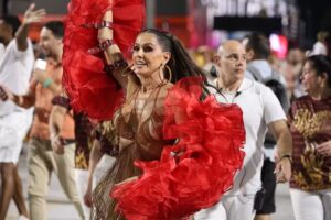 Leia mais sobre o artigo DEBORAH SECCO ARRASA