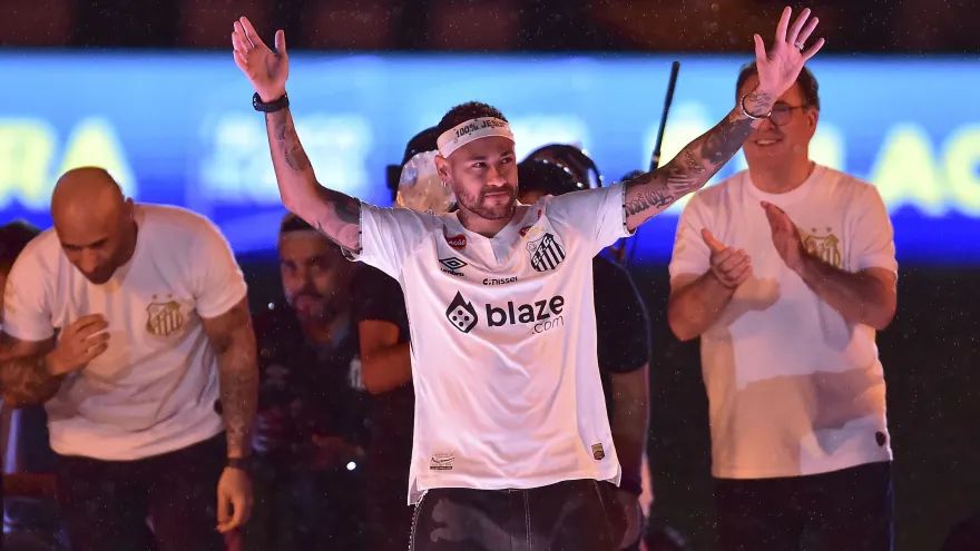 No momento, você está visualizando NEYMAR REVITALIZA SANTOS